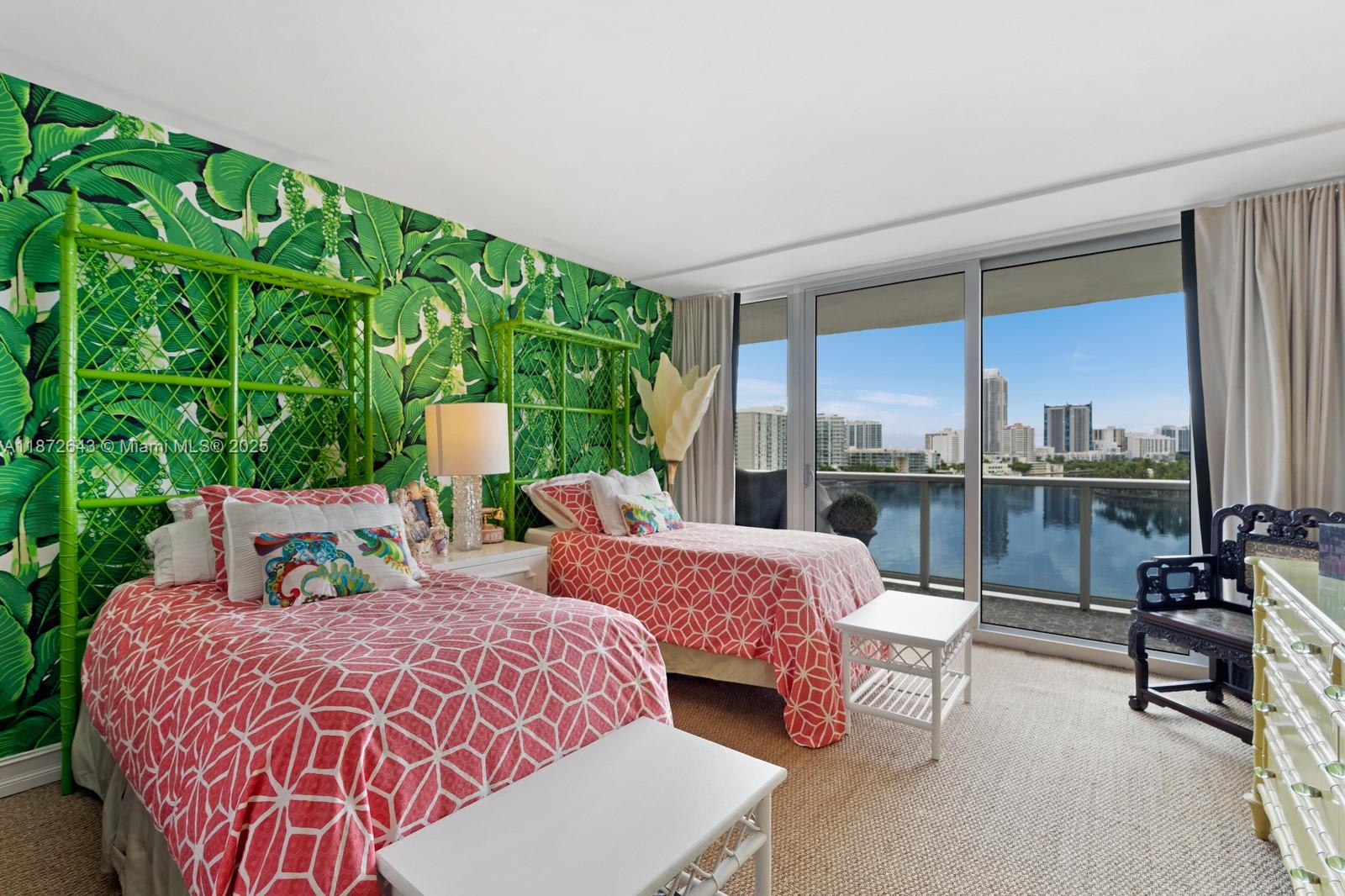 KING COLE CONDO - Residential