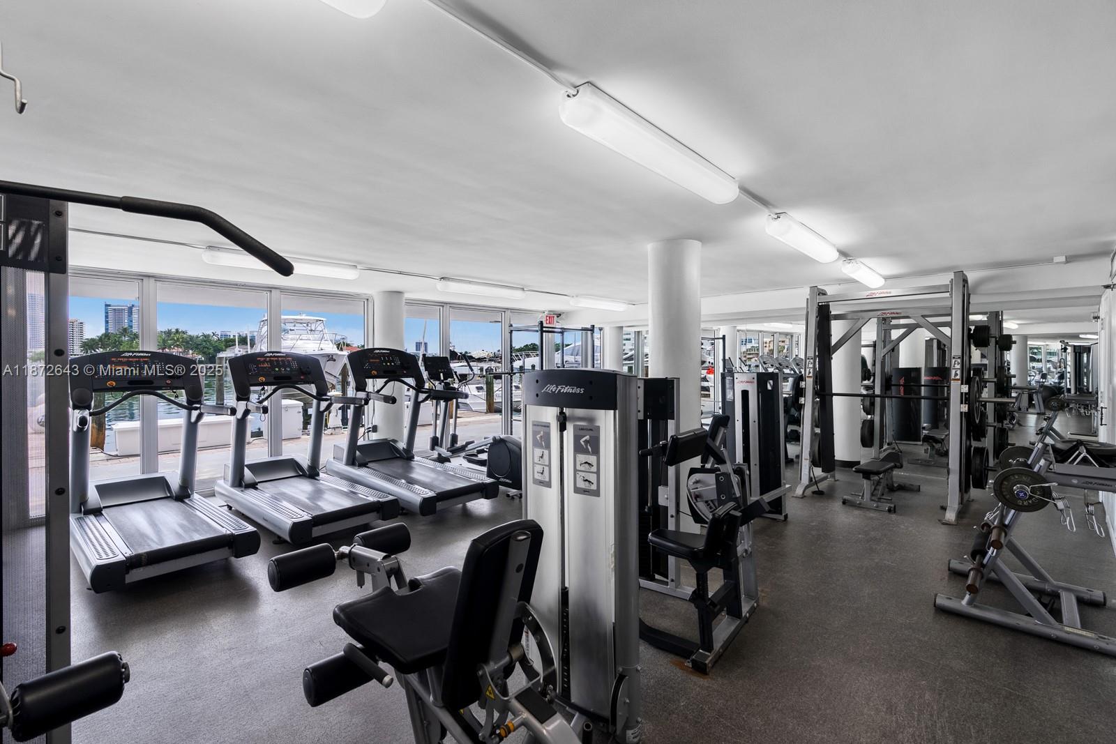 KING COLE CONDO - Residential