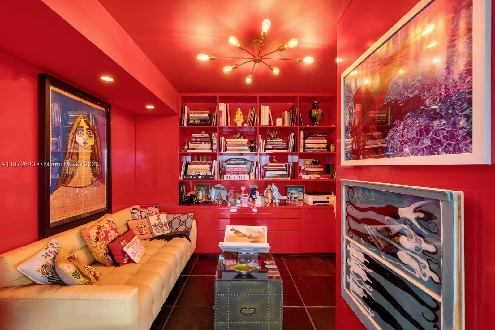 KING COLE CONDO - Residential