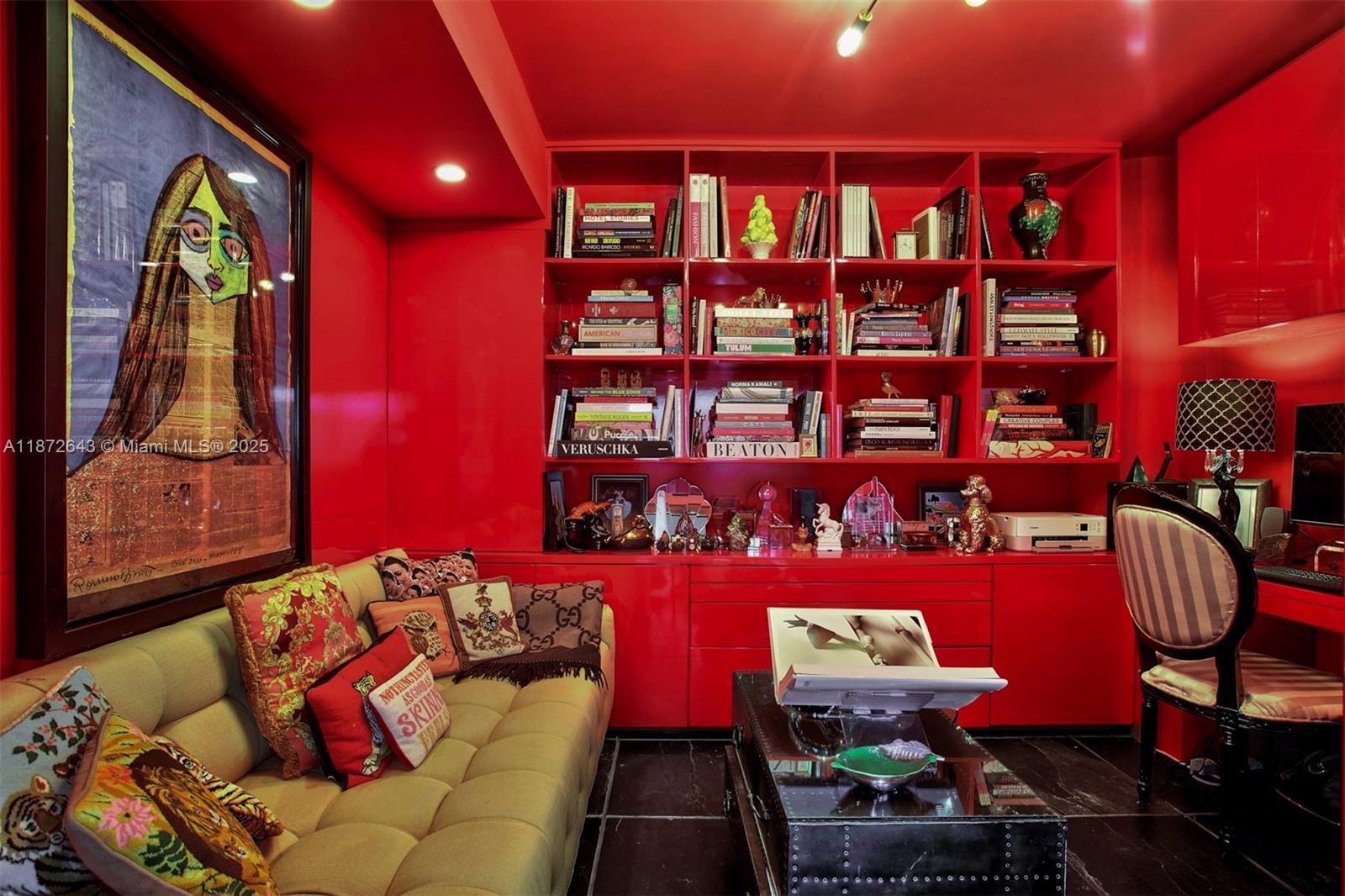 KING COLE CONDO - Residential