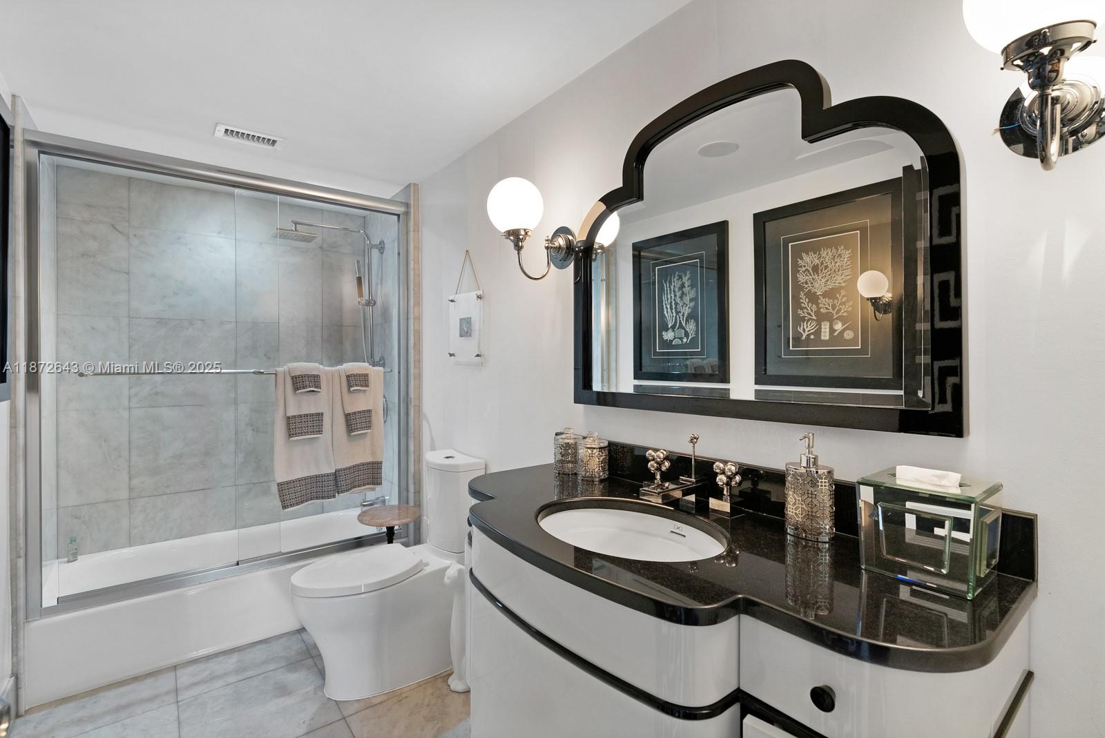 KING COLE CONDO - Residential