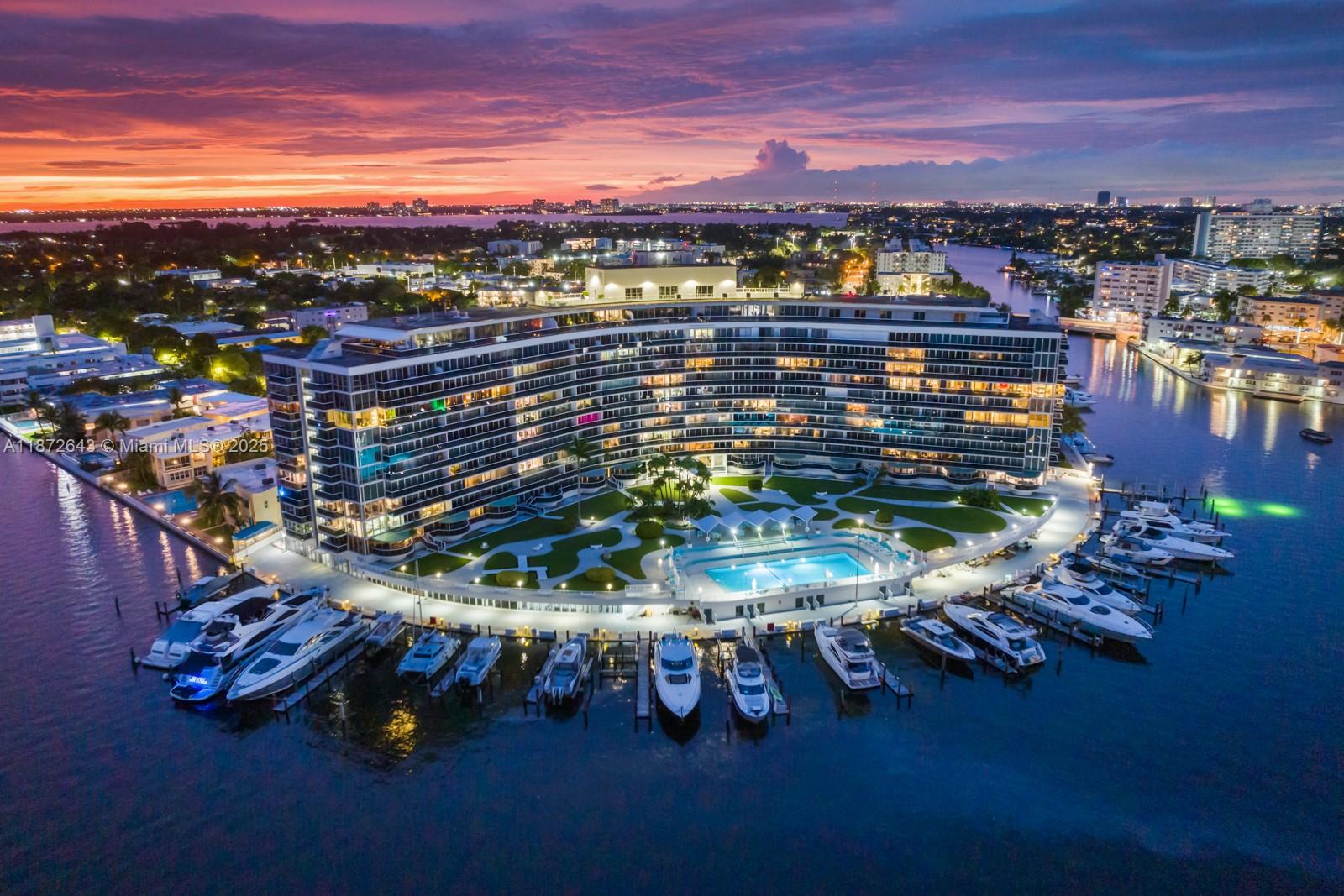 KING COLE CONDO - Residential