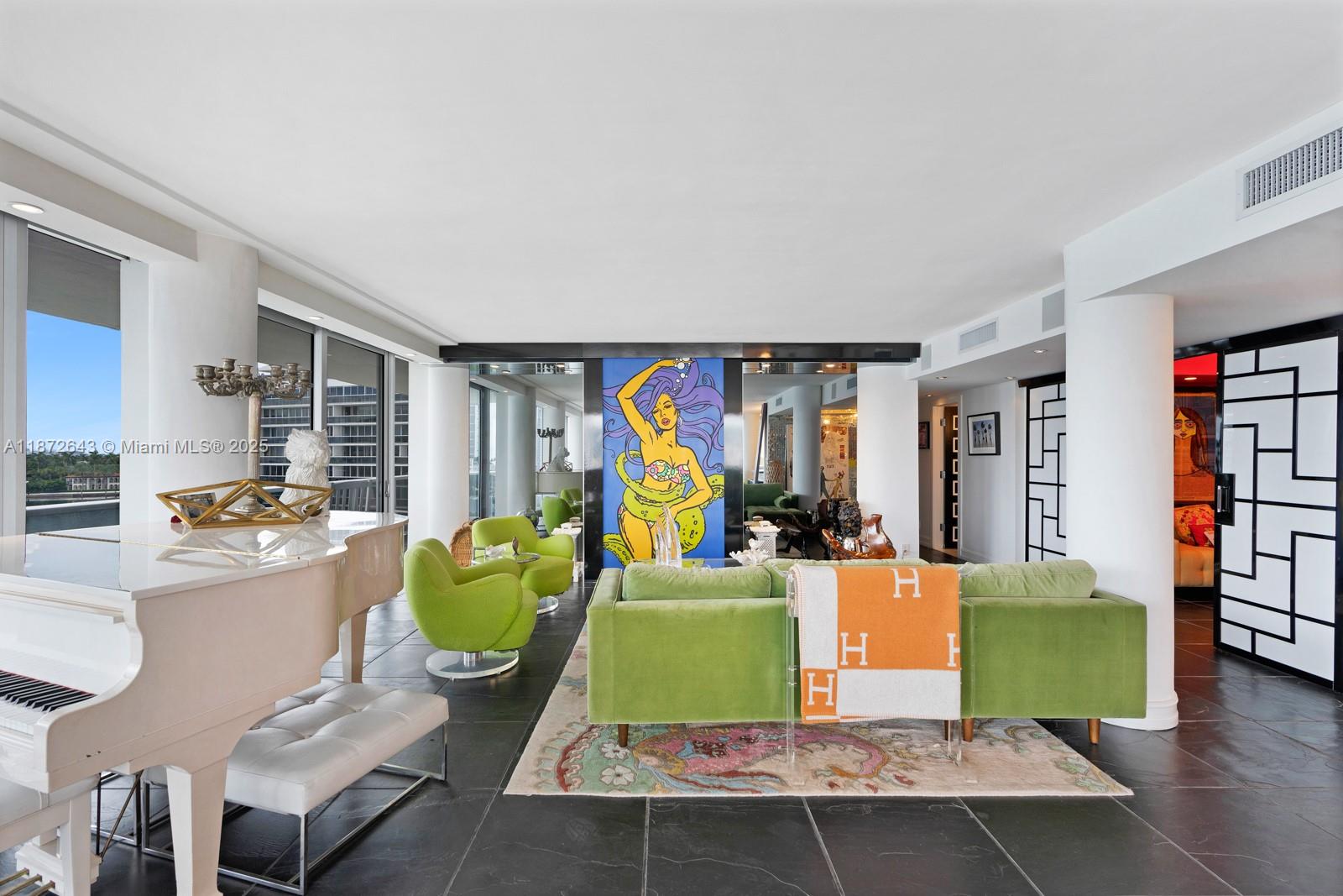 KING COLE CONDO - Residential