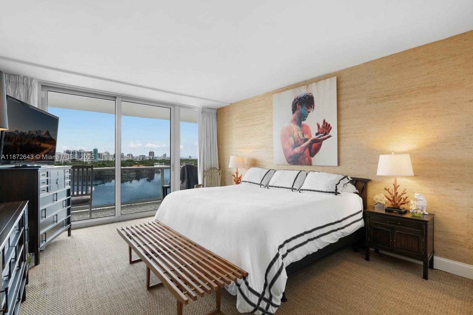 KING COLE CONDO - Residential