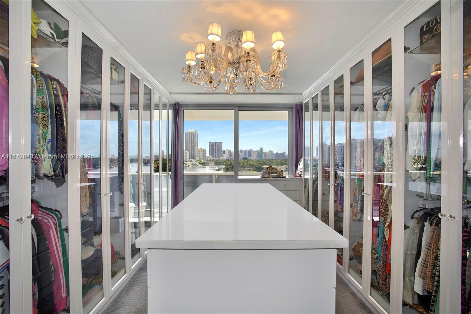 KING COLE CONDO - Residential