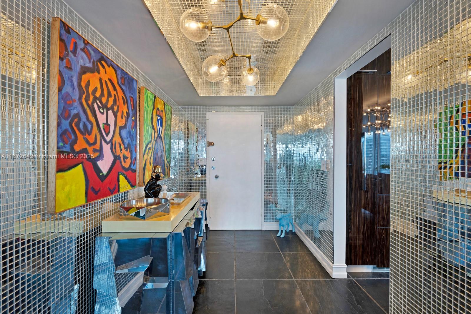 KING COLE CONDO - Residential