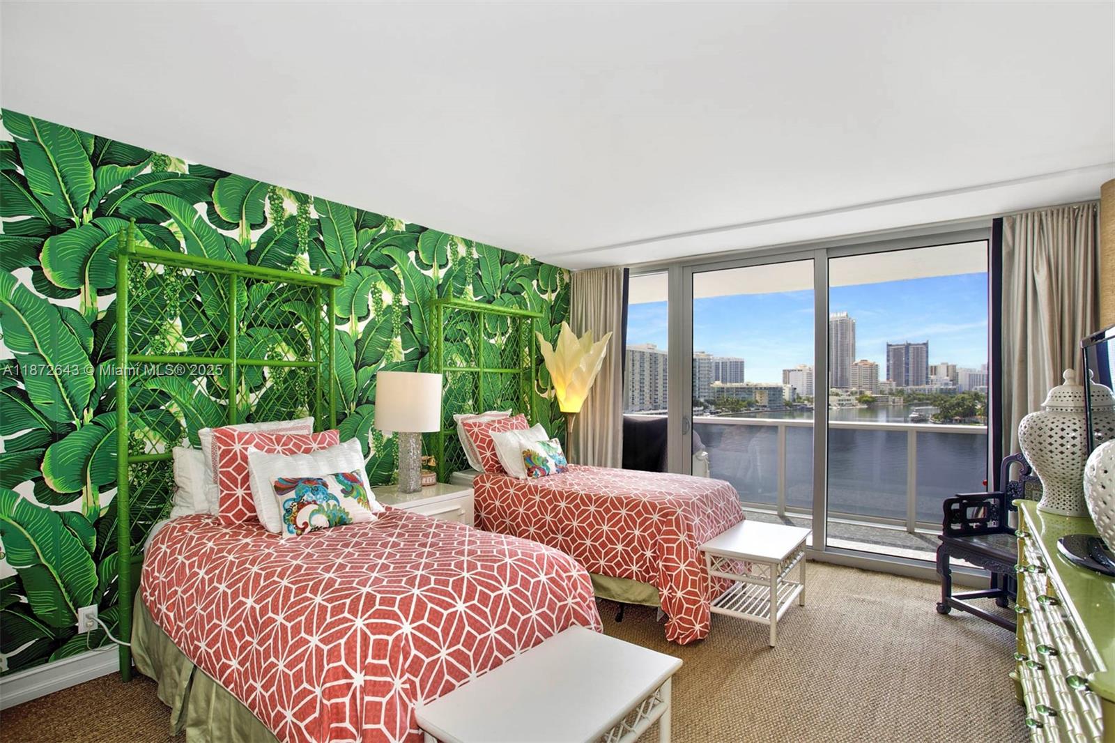 KING COLE CONDO - Residential