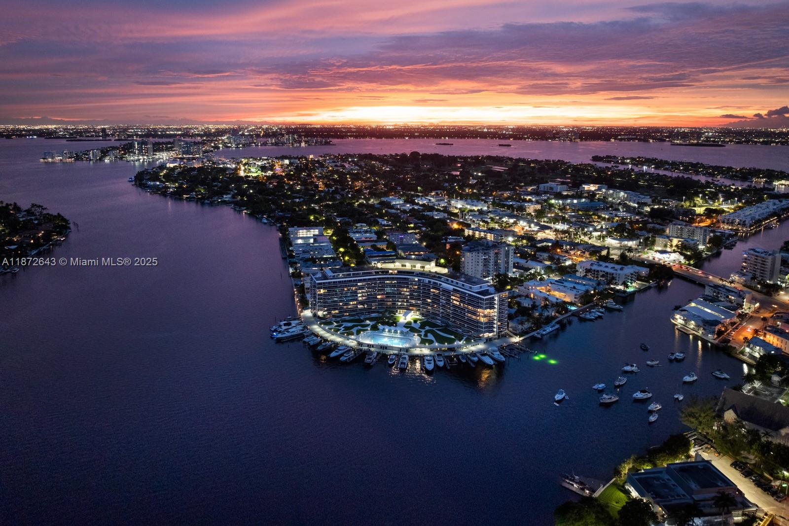 KING COLE CONDO - Residential