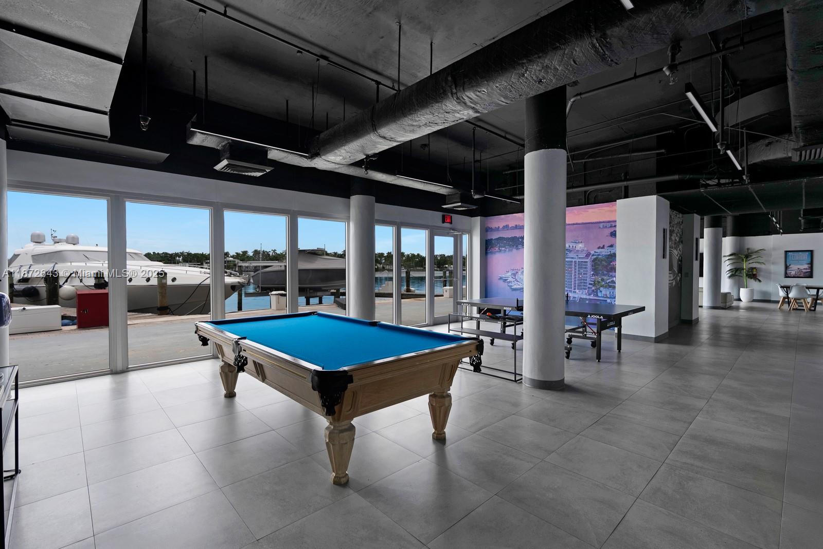 KING COLE CONDO - Residential