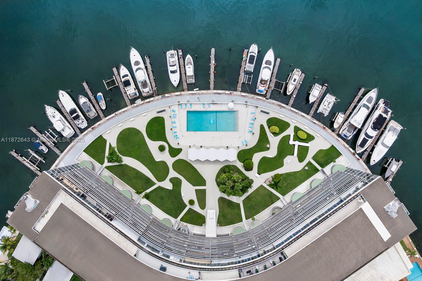 KING COLE CONDO - Residential