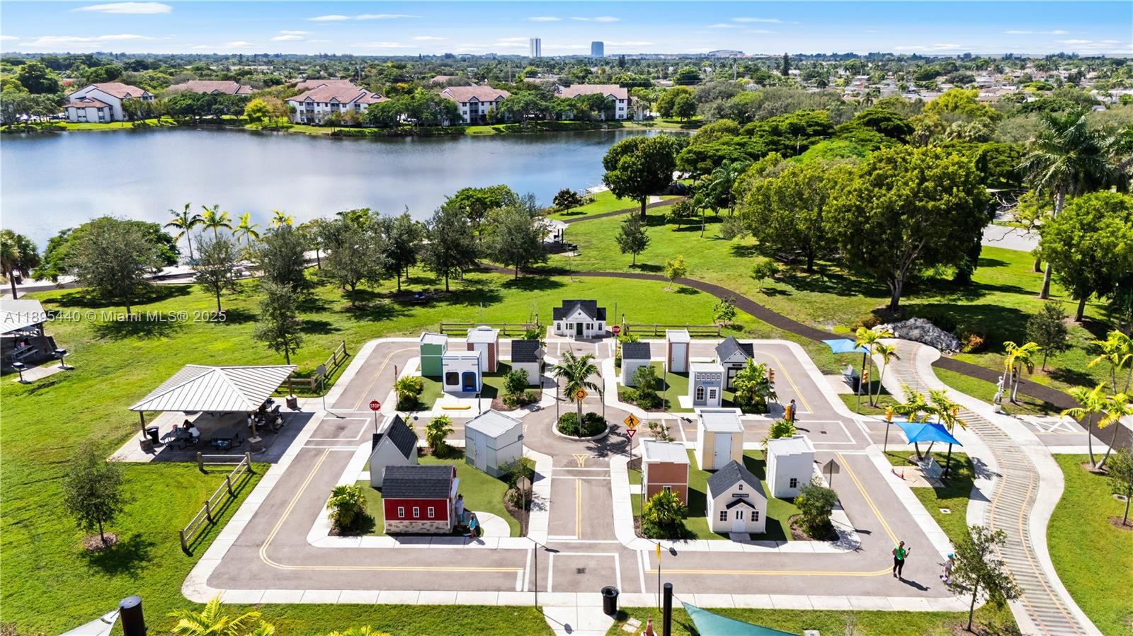 SUNRISE GOLF VILLAGE - Residential