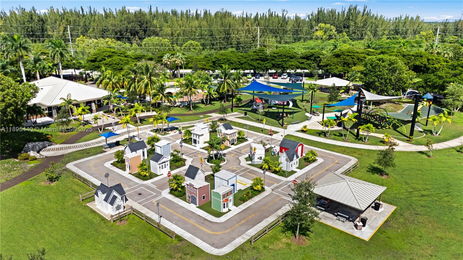 SUNRISE GOLF VILLAGE - Residential