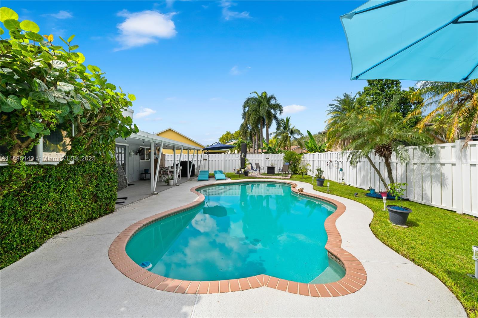 SUNRISE GOLF VILLAGE - Residential