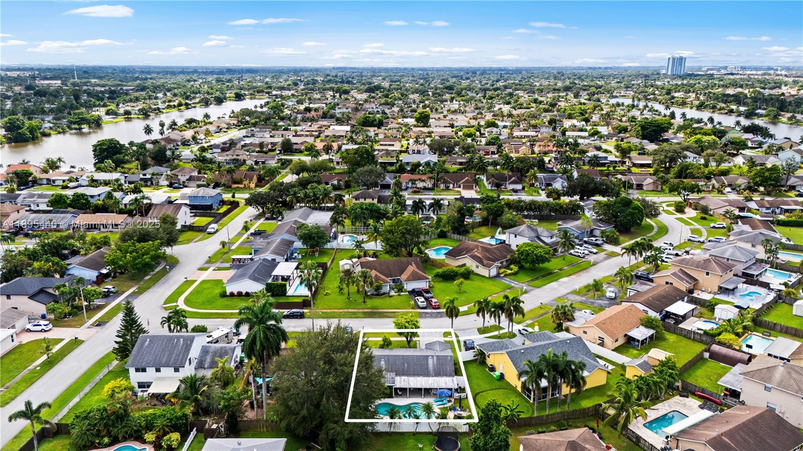 SUNRISE GOLF VILLAGE - Residential
