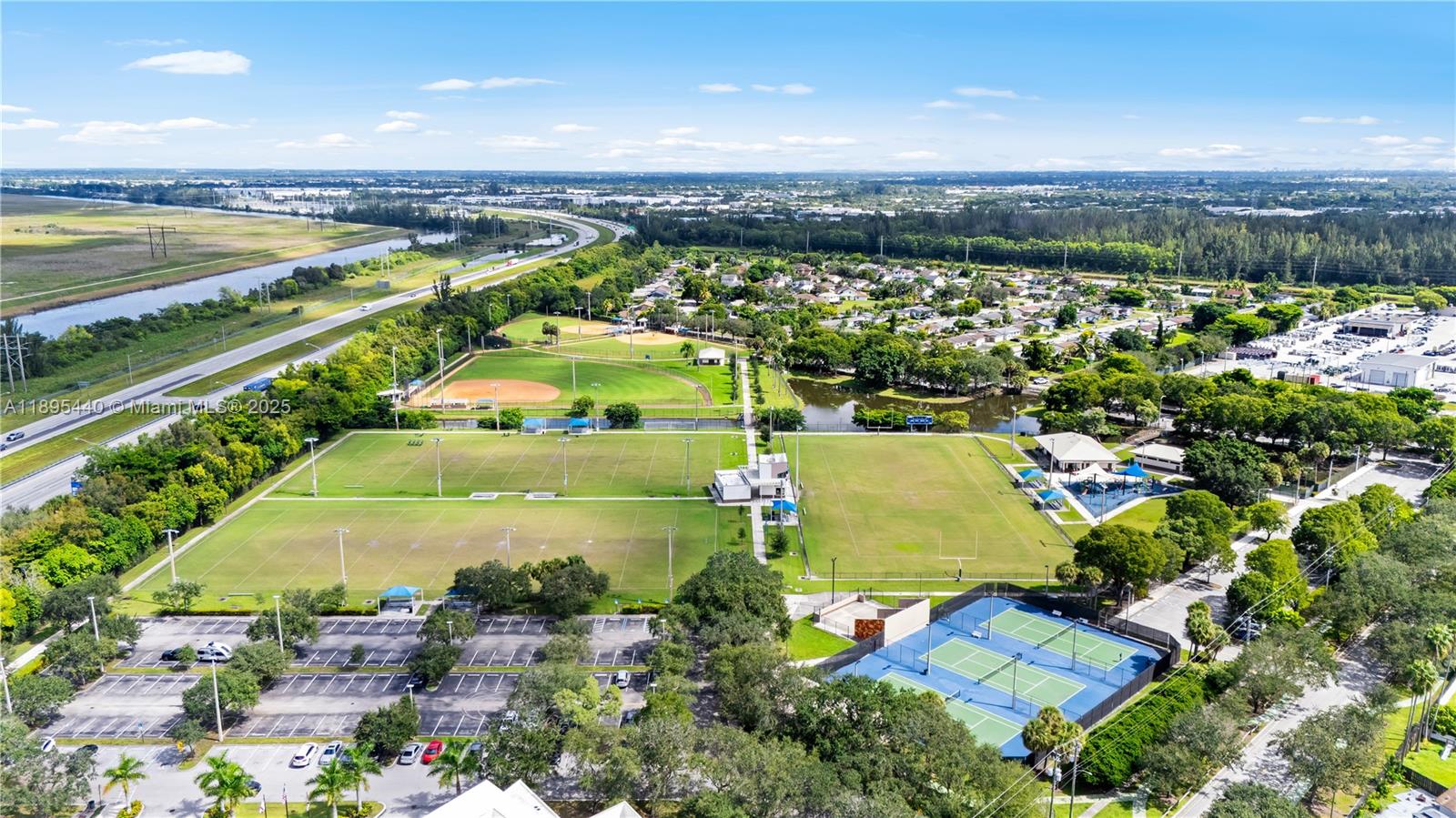 SUNRISE GOLF VILLAGE - Residential