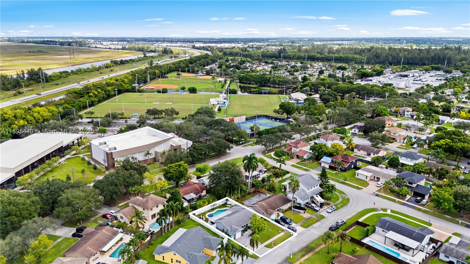 SUNRISE GOLF VILLAGE - Residential