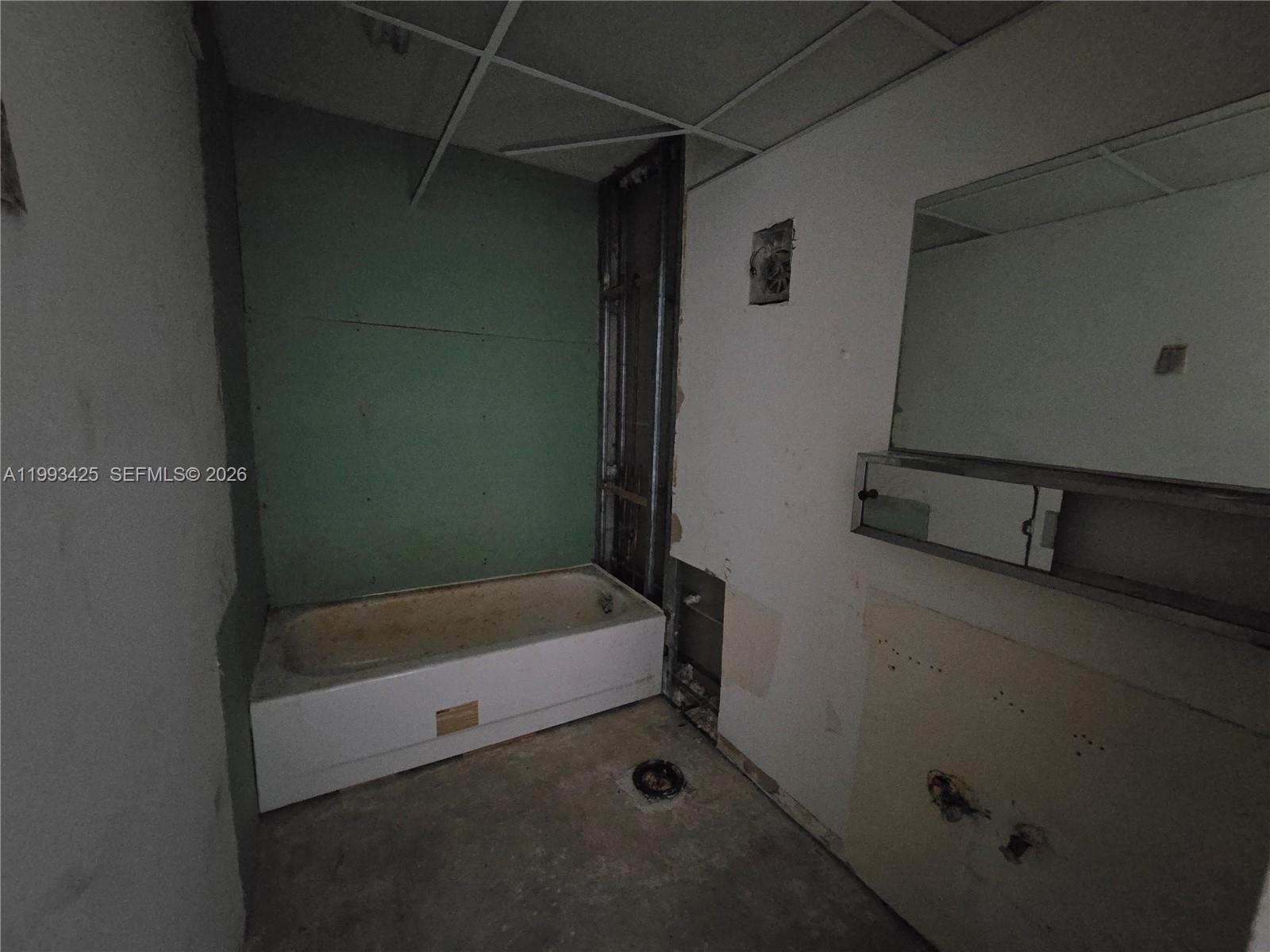 HERITAGE SQUARE CONDO - Residential