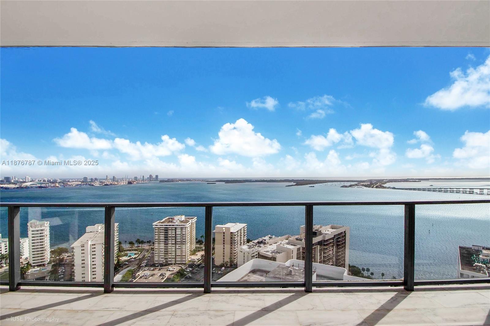 DIRECT WATERFRONT LINE 02 CORNER UNIT IN ECHO BRICKELL. 2 BEDROOM PLUS DEN (THAT CAN BE USED AS 3RD BEDROOM), 3 BATHROOM, SMART APARTMENT WITH UNOBSTRUCTED OCEAN VIEWS AND EXPANSIVE TERRACE INCLUDING SUMMER KITCHEN. UNFURNISHED. UNIT FACES SOUTHEAST WITH BREATHTAKING VIEWS OF THE OCEAN AND ISLAND OF KEY BISCAYNE. UNIT HAS FLOOR TO CEILING IMPACT WINDOWS, AUTOMATIC SHADES, ESPRESSO MACHINE, BUILT IN SMART SOUND SYSTEM THROUGHOUT, FULL SIZE WASHER/DRYER, AND TOP OF THE LINE WOLF/SUBZERO APPLIANCES. YOUR HOME IN THE SKY. ECHO IS ONE OF THE MOST EXCLUSIVE AND PRESTIGIOUS *BOUTIQUE* BUILDINGS IN BRICKELL. AMENITIES INCLUDE INFINITY POOL AND DECK
SERVING FOOD AND DRINKS, FULLY EQUIPPED GYM, 24/7 CONCIERGE, VALET, SECURITY, LOBBY, PET WALKER, AND NEARBY BEST RESTAURANTS.