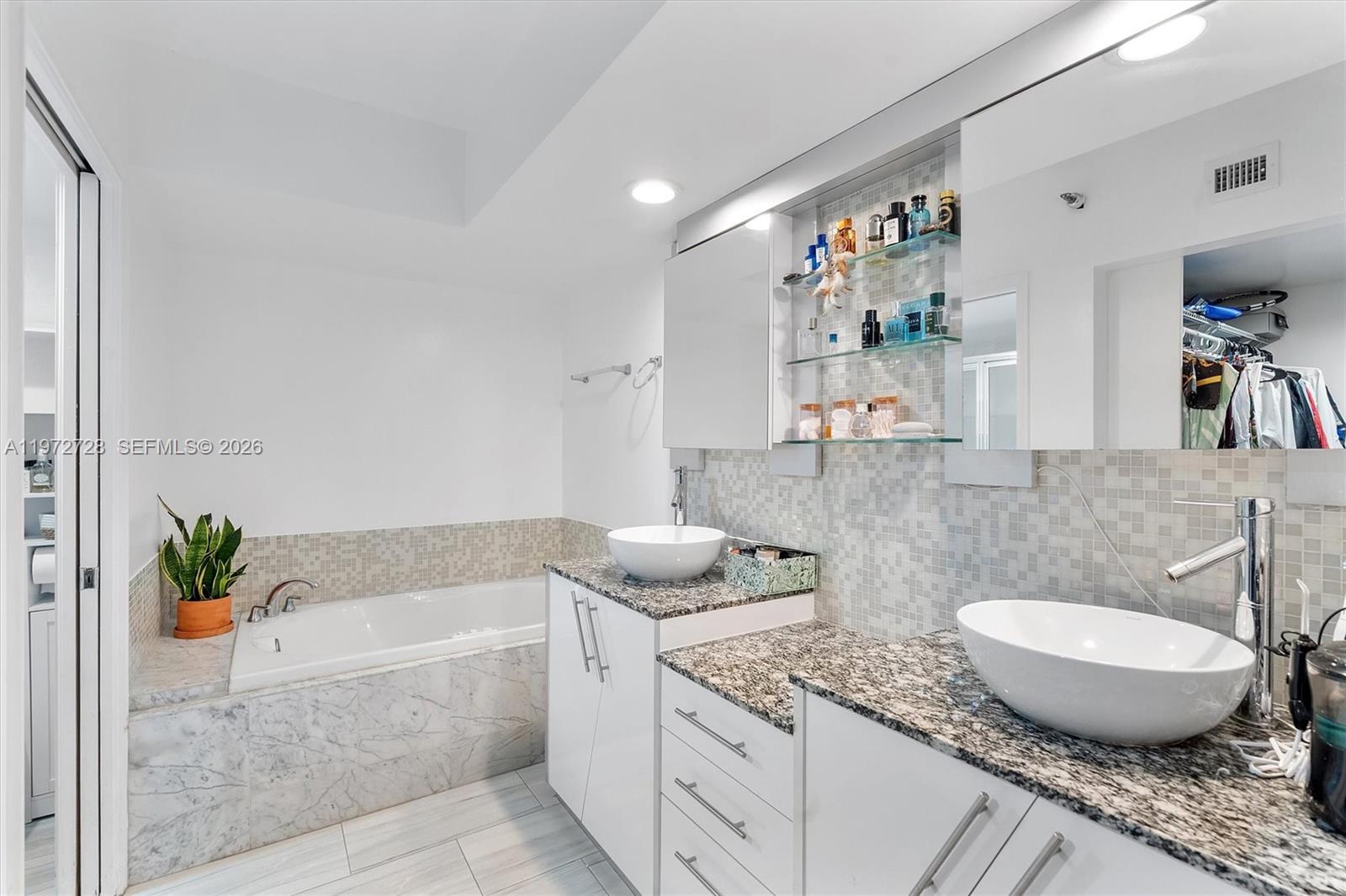 MYSTIC POINTE TOWER 500 C - Residential