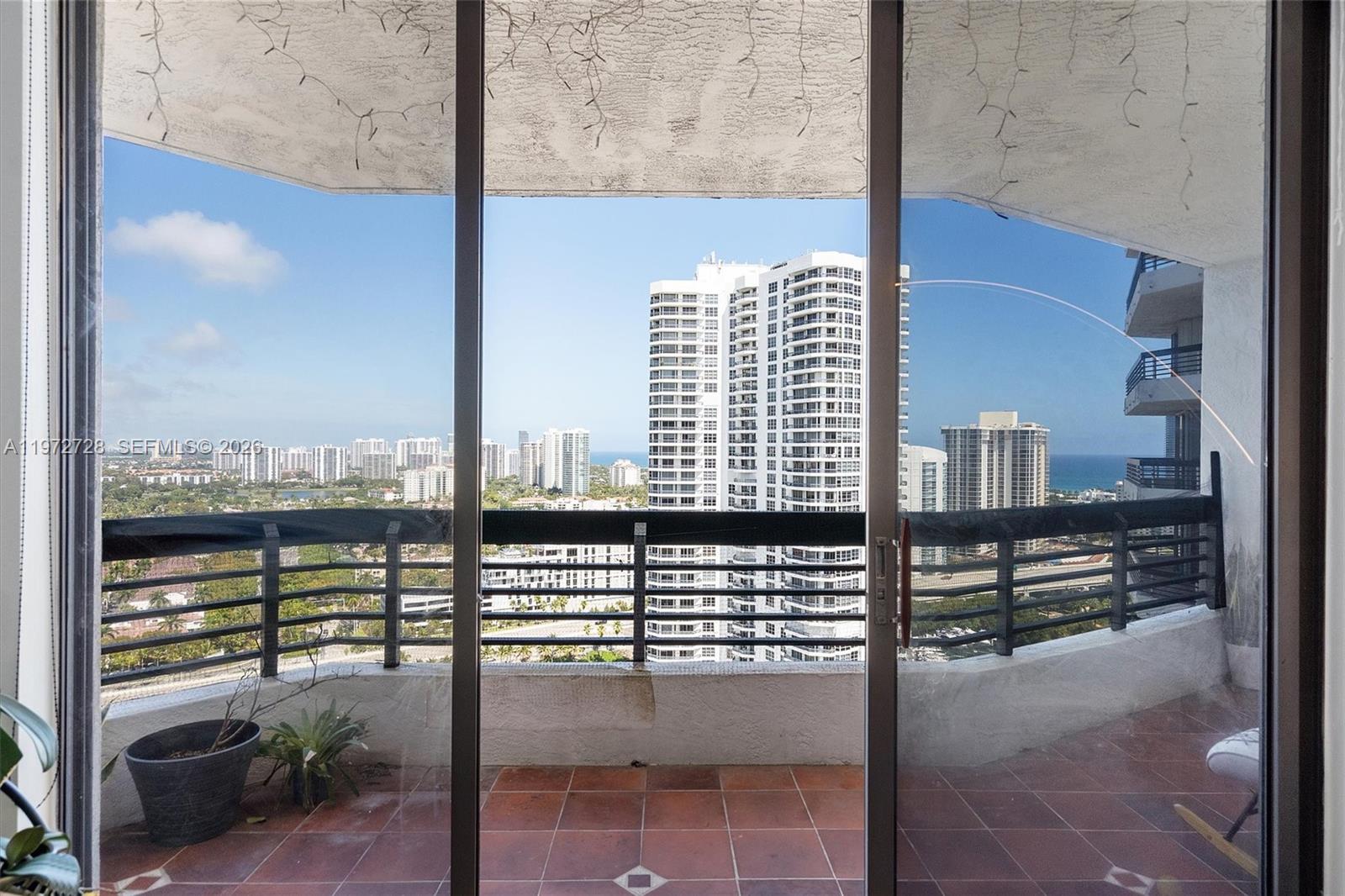 MYSTIC POINTE TOWER 500 C - Residential