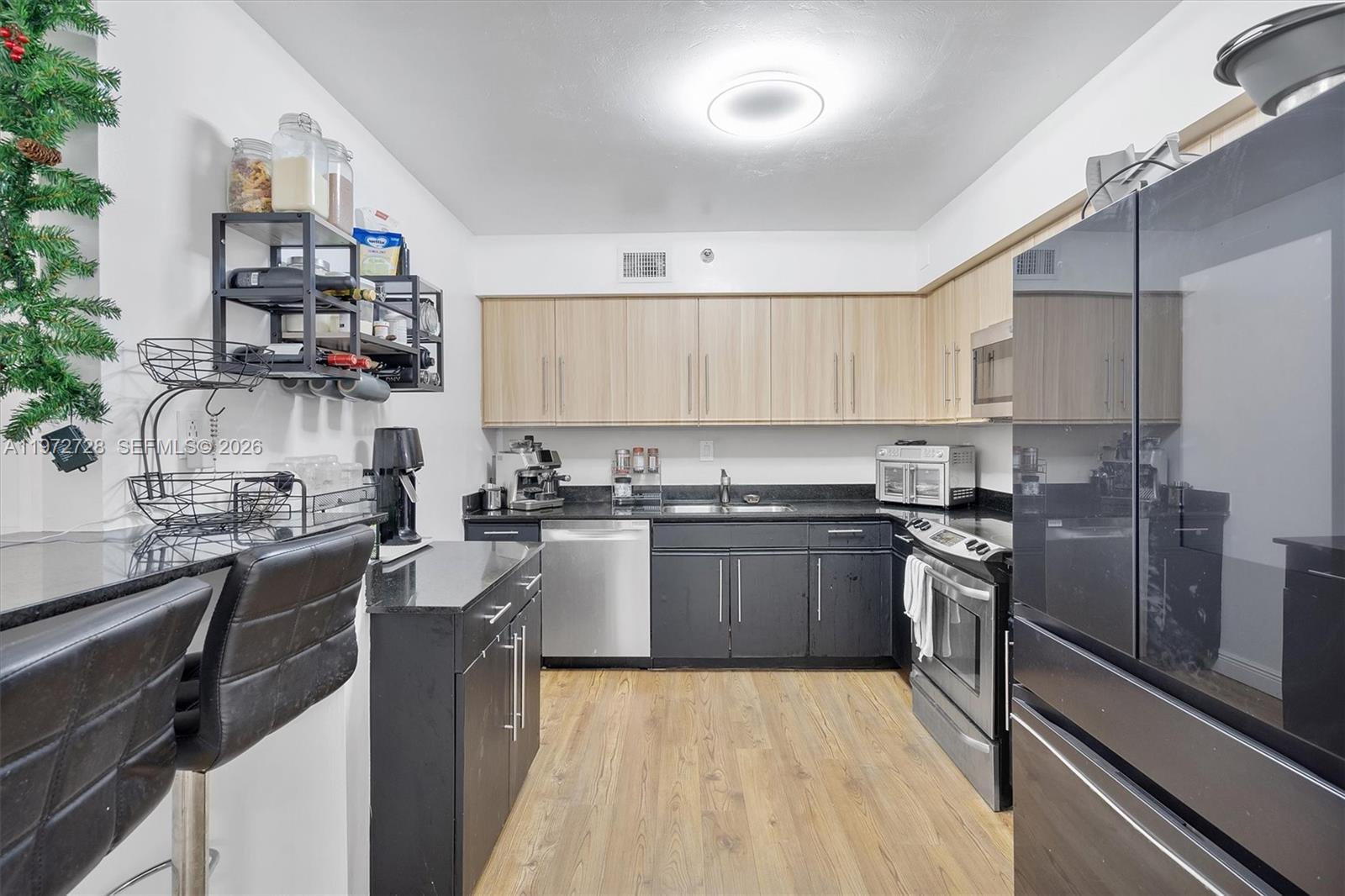 MYSTIC POINTE TOWER 500 C - Residential