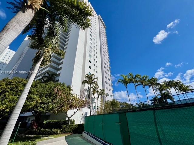 THE OAKS I CONDO - Residential