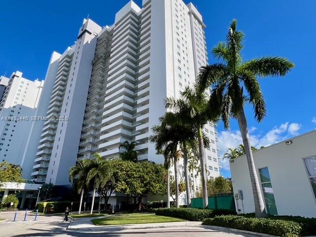 THE OAKS I CONDO - Residential