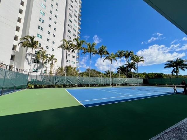 THE OAKS I CONDO - Residential