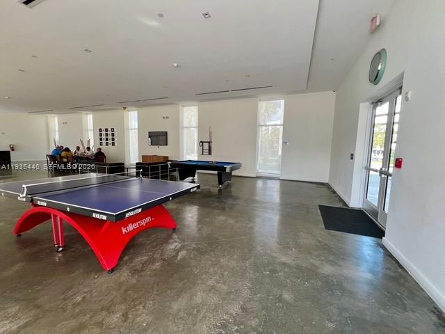 THE OAKS I CONDO - Residential