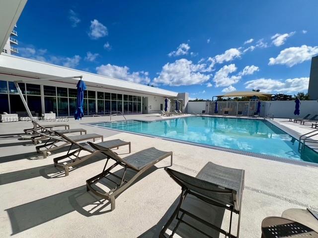 THE OAKS I CONDO - Residential