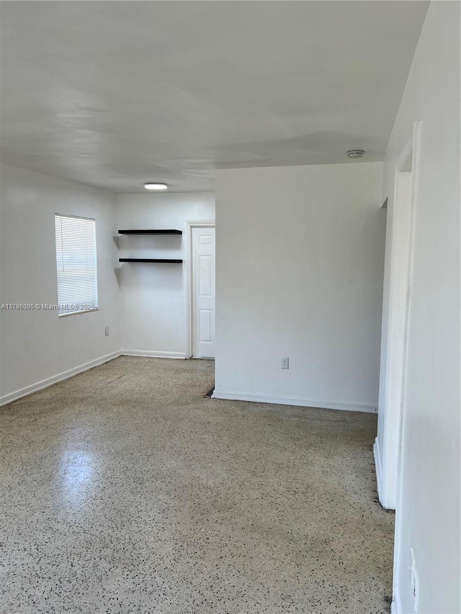 1946 Ne 167th St 1, North Miami Beach, Miami-Dade County, Florida - 1 Bedrooms  
1 Bathrooms - 