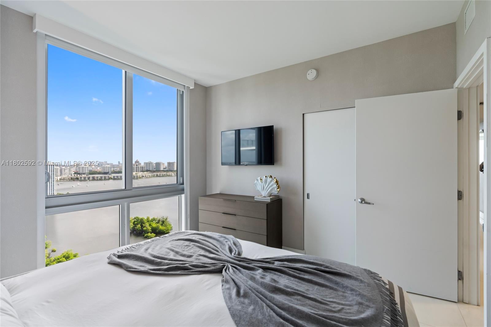 THE HARBOUR SOUTH CONDO - Residential Lease