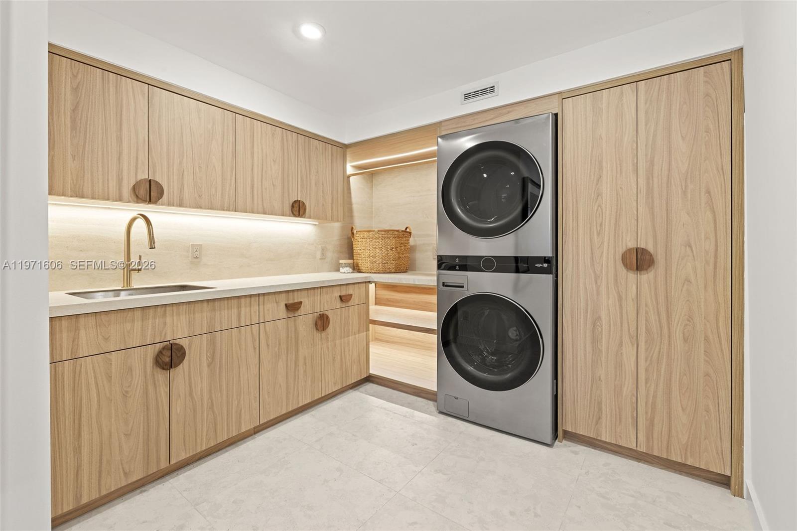 MIAMI SHORES SEC 3 - Residential