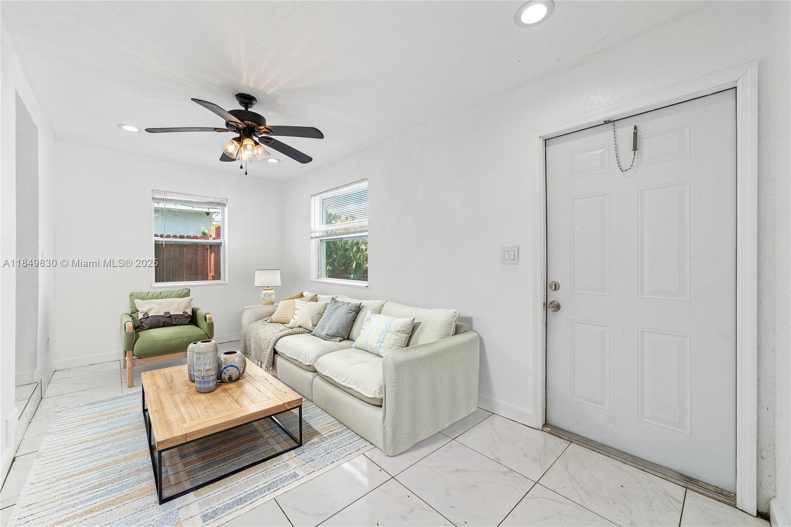 1040 17th St
