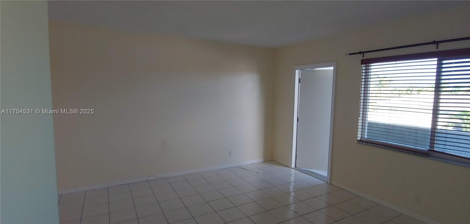1400 NE 54th St 206