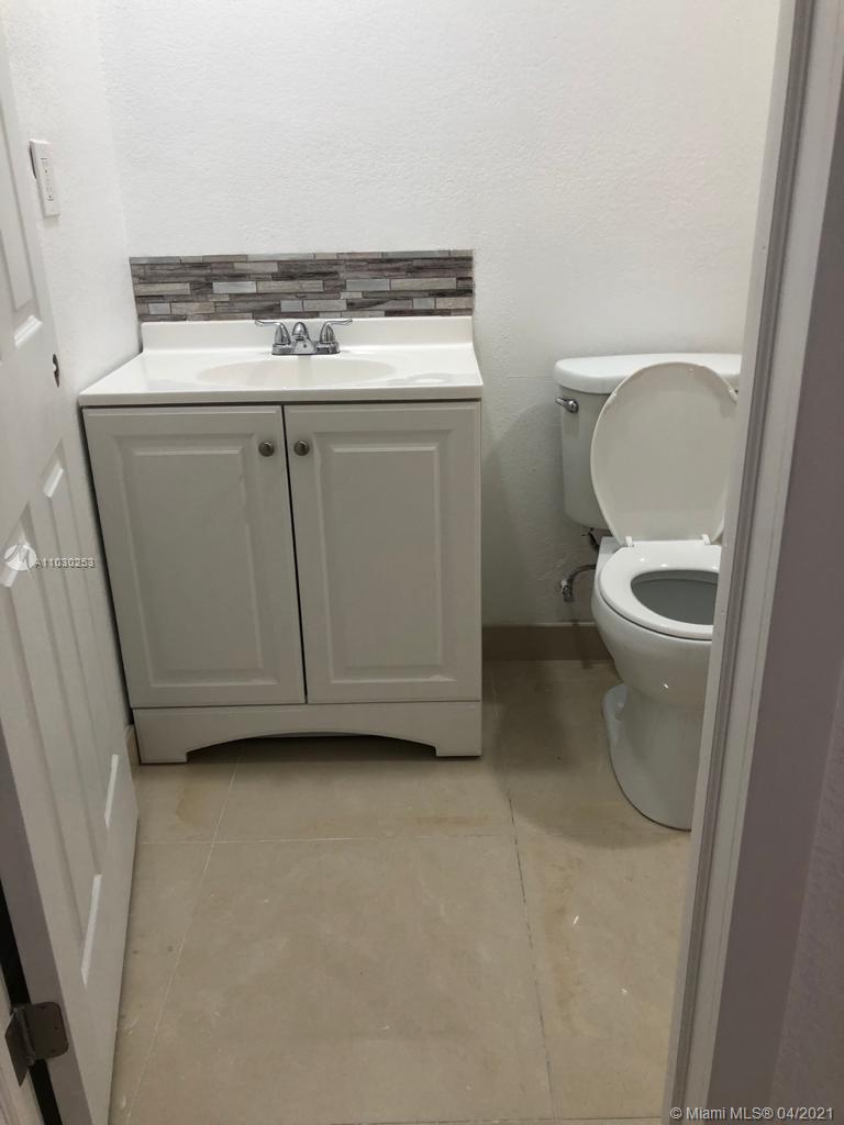 HAMMOCKS GARDENS - Residential Lease