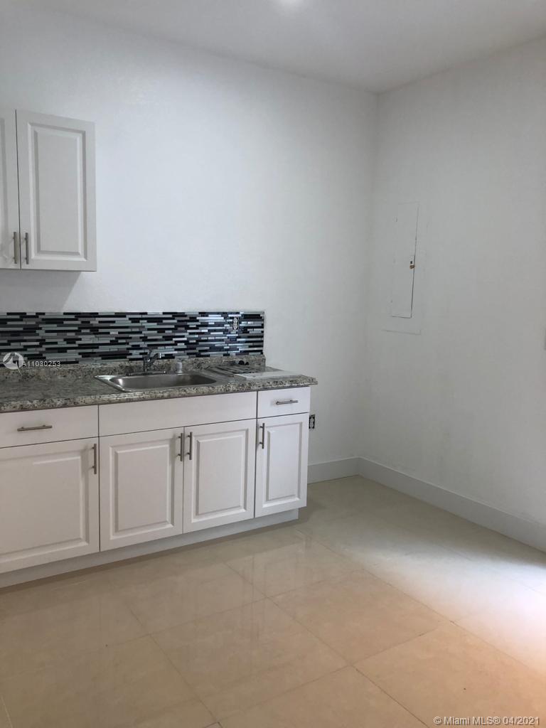 HAMMOCKS GARDENS - Residential Lease