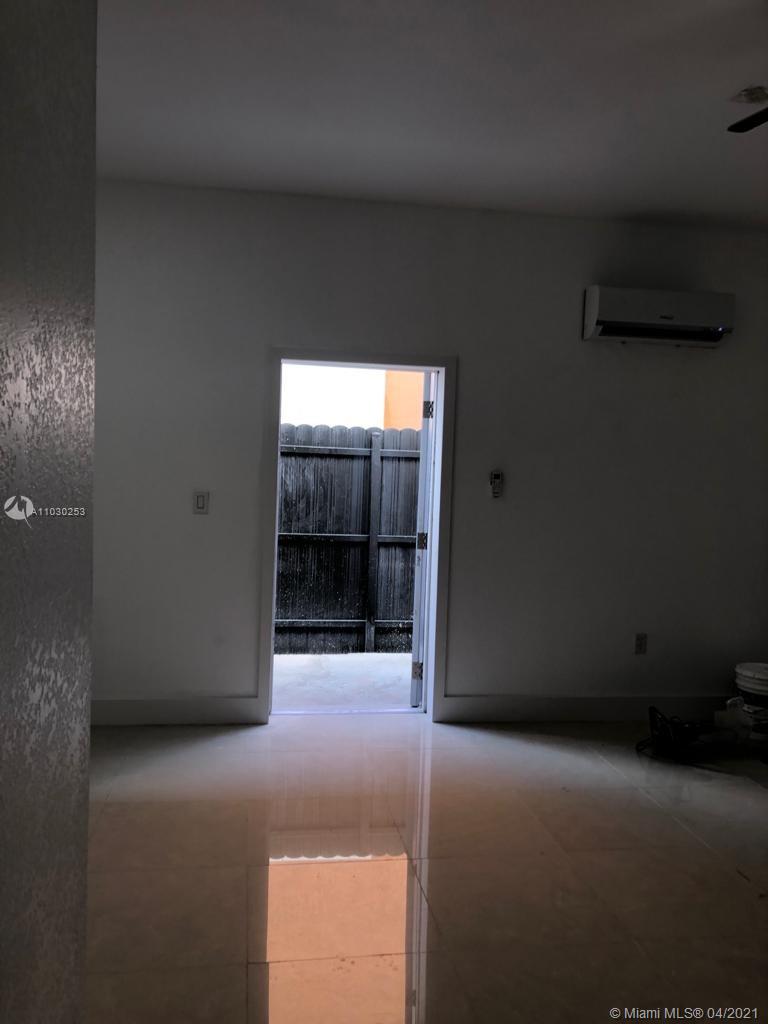 HAMMOCKS GARDENS - Residential Lease