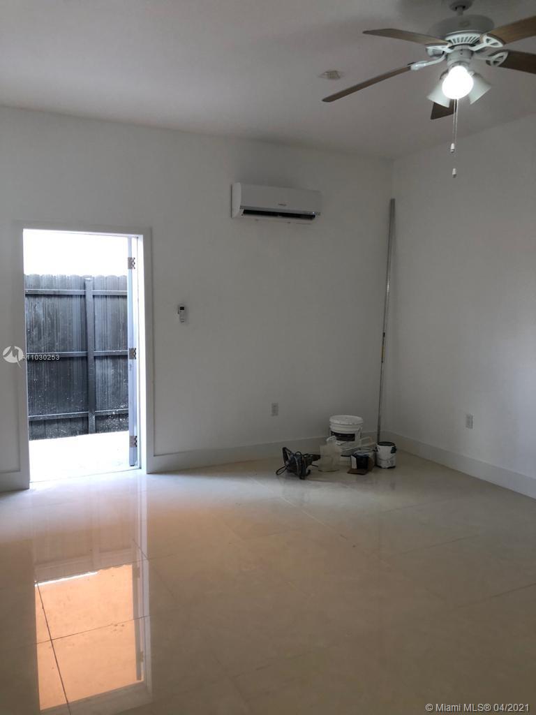 HAMMOCKS GARDENS - Residential Lease