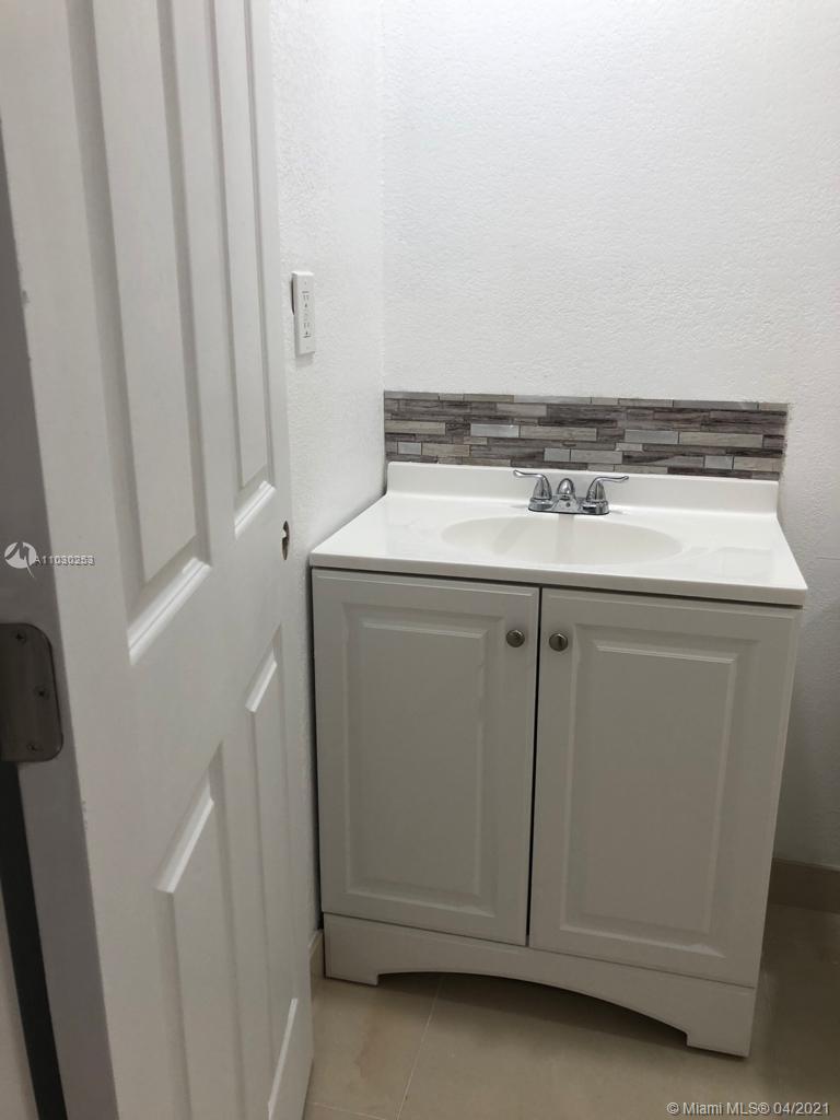 HAMMOCKS GARDENS - Residential Lease