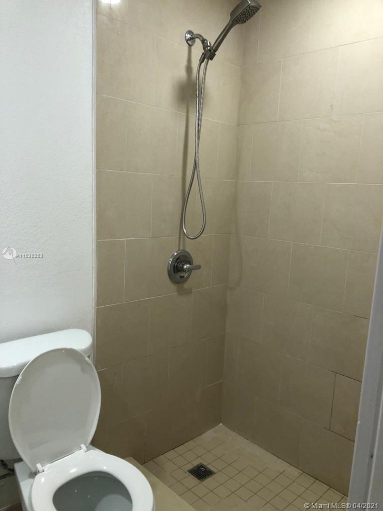 HAMMOCKS GARDENS - Residential Lease