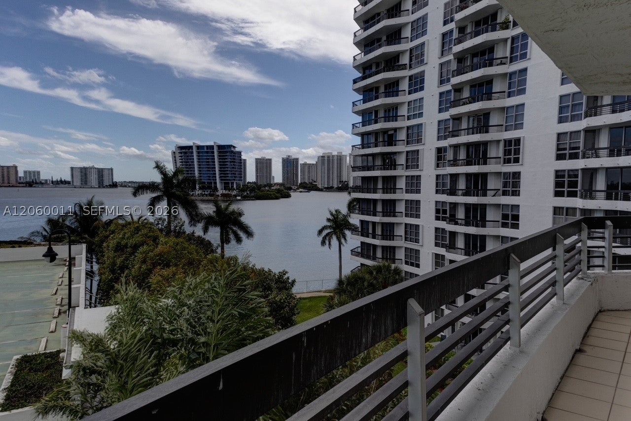 3600 Mystic Pointe Dr 613, Aventura FL 33180
