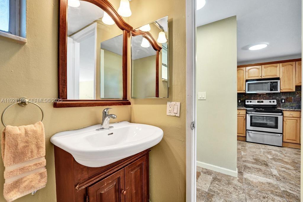 HILLCREST COUNTRY CLUB 16 - Residential