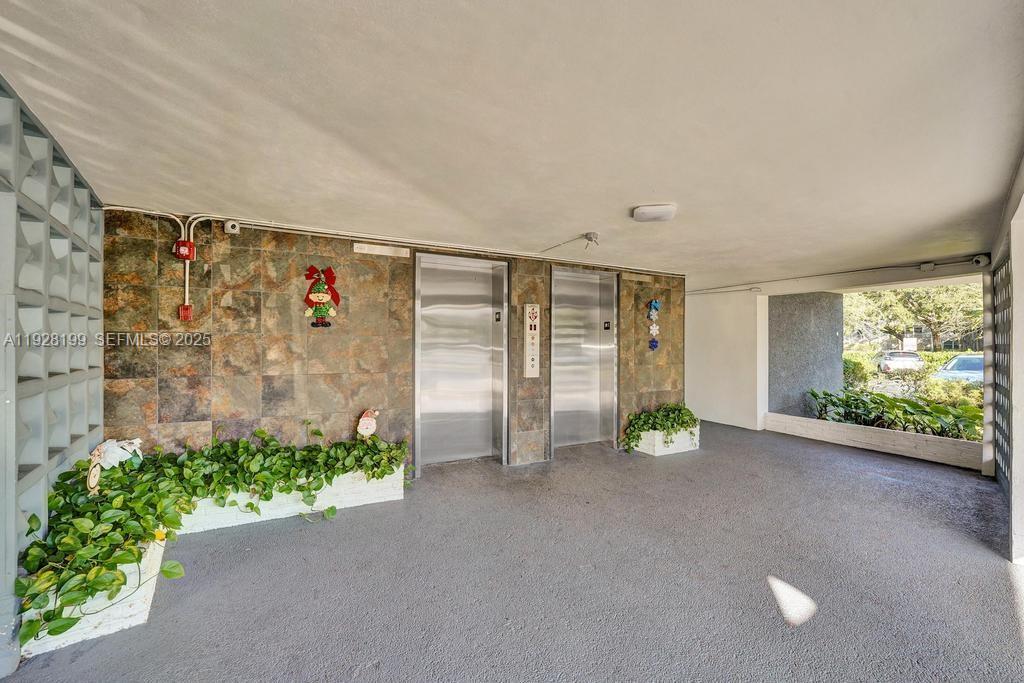 950 Hillcrest Dr 112