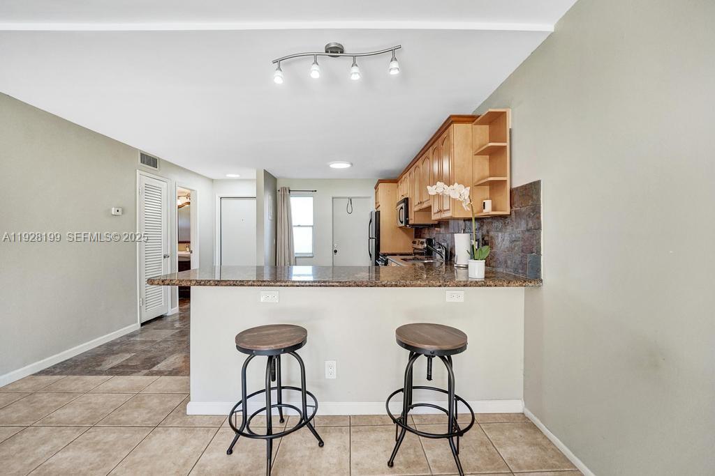 HILLCREST COUNTRY CLUB 16 - Residential