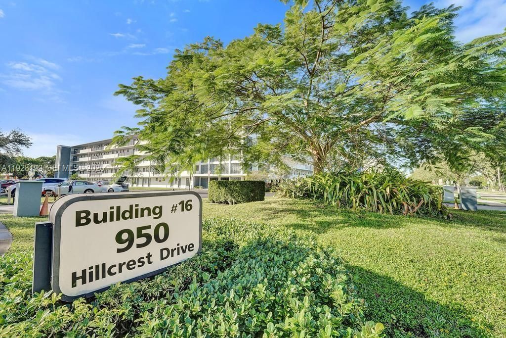 Photo of 950 Hillcrest Dr #112, Hollywood, FL 33021 (MLS # A11928199)