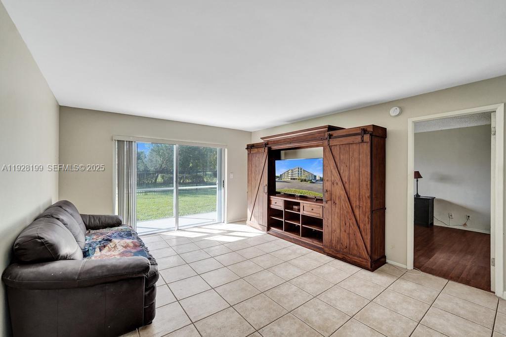 HILLCREST COUNTRY CLUB 16 - Residential