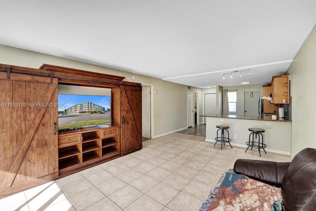 HILLCREST COUNTRY CLUB 16 - Residential