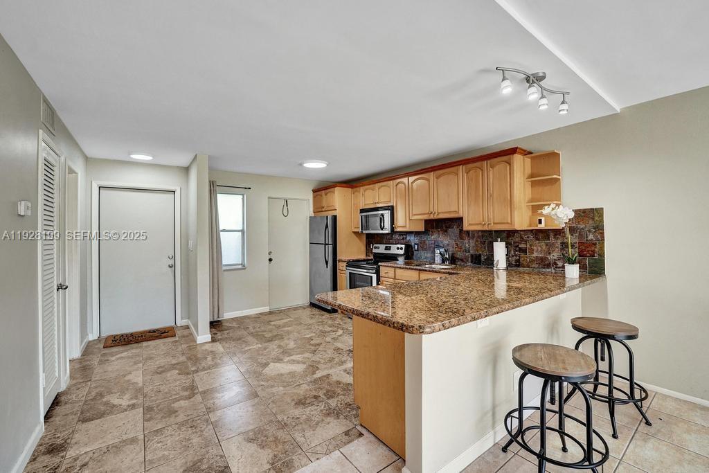 HILLCREST COUNTRY CLUB 16 - Residential