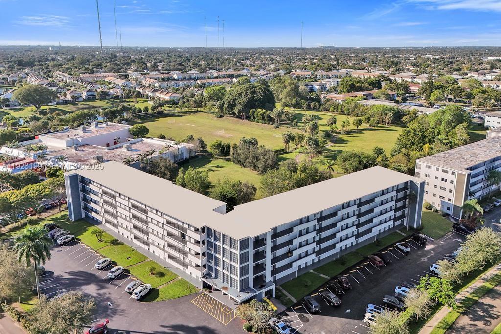 HILLCREST COUNTRY CLUB 16 - Residential